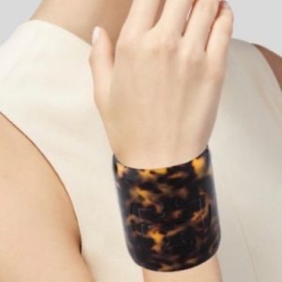 Tory Burch tortoise shell resin cuff bracelet - Picture 2 of 6